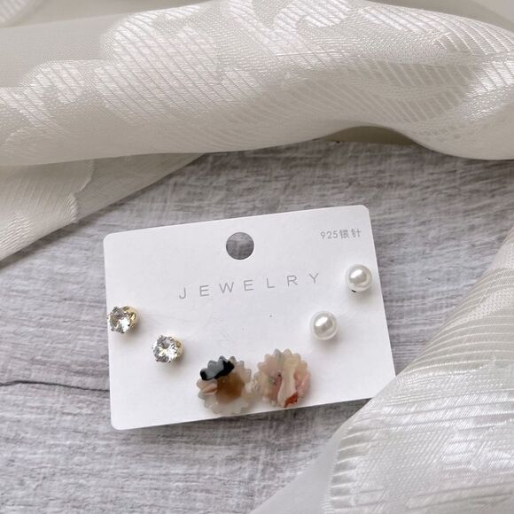 5 for $25 Dainty Delicate Studs - Picture 1 of 4